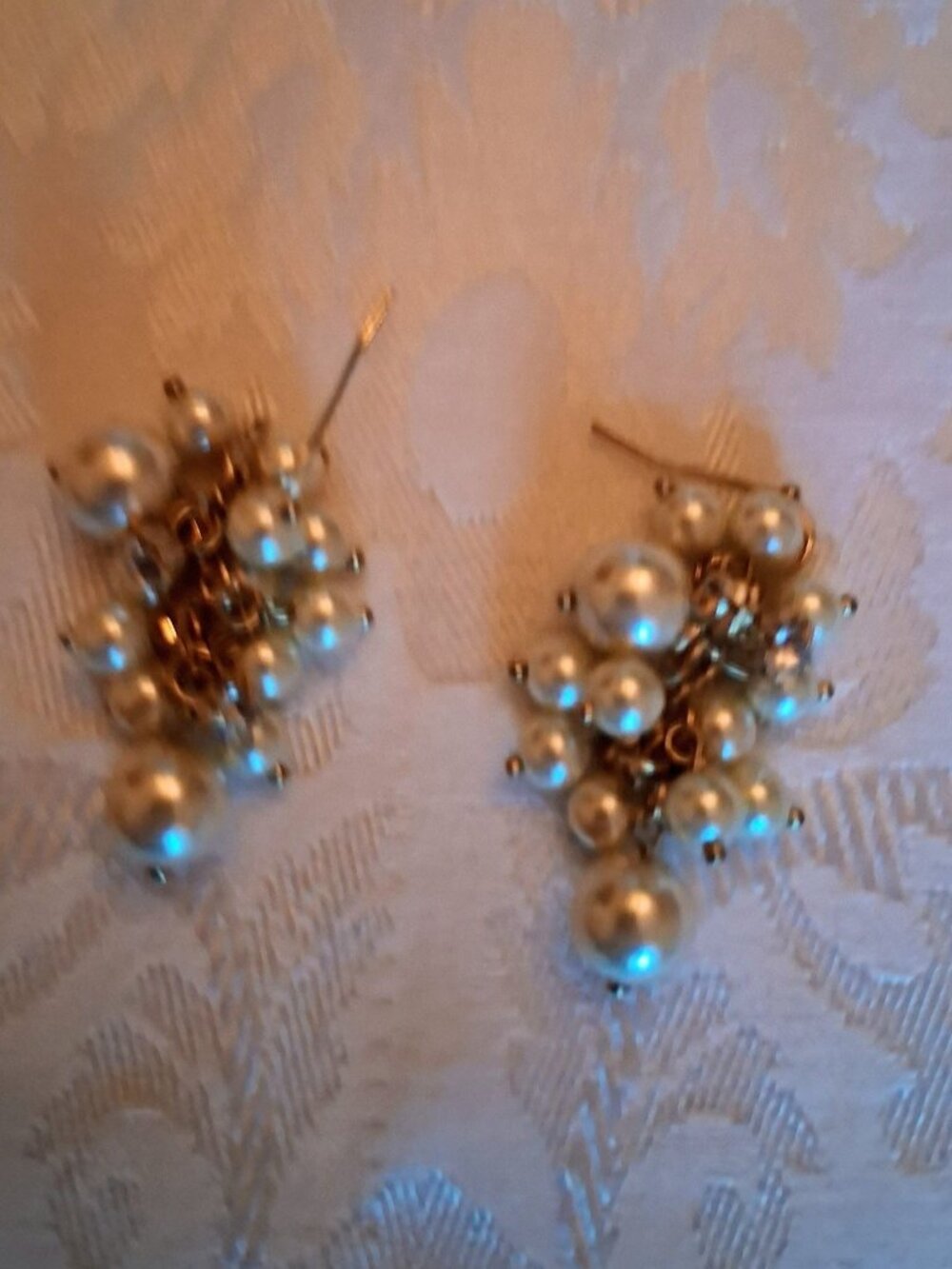 NWOT PEARLS AND RHINESTONES HOOK EARRINGS